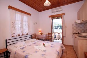 Gallery image of Armonia Guesthouse in Panormos Skopelos