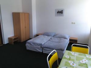 Postel nebo postele na pokoji v ubytování Pension na hranici