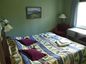 Säng eller sängar i ett rum på Föllingen Hotell