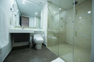 Koupelna v ubytování SM Grand Hotel