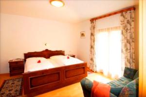 Un pat sau paturi într-o cameră la Residence Alpenrose
