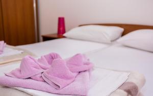 Postel nebo postele na pokoji v ubytování Apartments Hrgovcic
