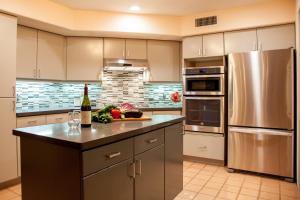 A kitchen or kitchenette at Sunset House West Sedona