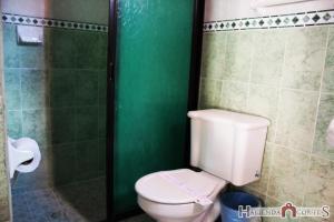 Koupelna v ubytování Hotel Hacienda Cortes