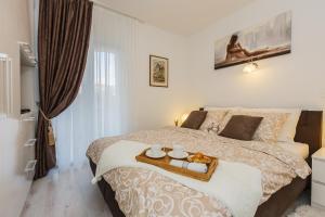 Postel nebo postele na pokoji v ubytování Villa Apartments Katja + 52 fotografií