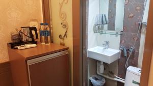 Bilik mandi di Seasons Hotel - Causeway Bay
