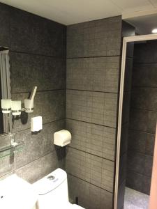 Bilik mandi di Seasons Hotel - Causeway Bay