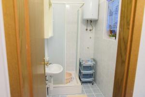 Kúpeľňa v ubytovaní Apartment ANA Podstrana