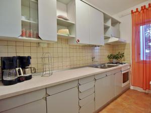 Kuchyňa alebo kuchynka v ubytovaní Apartman Balen J.