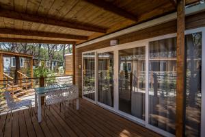 Balkón nebo terasa v ubytování Camping Internazionale Etruria
