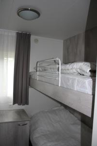 Katil dua tingkat atau katil-katil dua tingkat dalam bilik di Chalet de Schelp