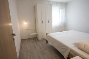 Postel nebo postele na pokoji v ubytování Apartments Lovor
