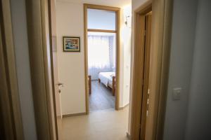Postel nebo postele na pokoji v ubytování Apartments Lovor