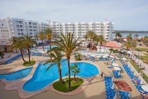 Bazén v ubytování Aparthotel Playa Dorada nebo v jeho okolí