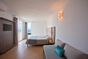 Postel nebo postele na pokoji v ubytování Aparthotel Playa Dorada