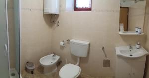 Łazienka w obiekcie Apartmani Damiani