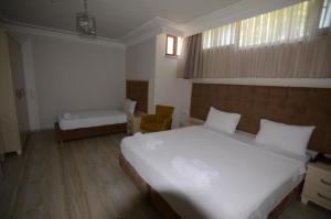Postel nebo postele na pokoji v ubytování Funda Hotel