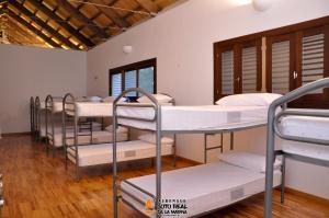 Двох'ярусне ліжко або двоярусні ліжка в номері Albergue Coto Real de la Marina