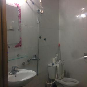 Phòng tắm tại Binh Minh Hostel