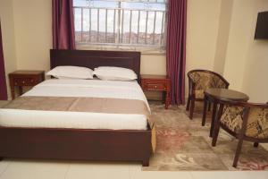 Postel nebo postele na pokoji v ubytování Diamonds Hotel Kampala