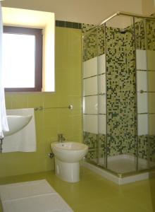Kylpyhuone majoituspaikassa Lu Panaru
