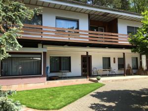 a house with a lawn in front of it at Ferienhaus Annerose in Wendisch Rietz