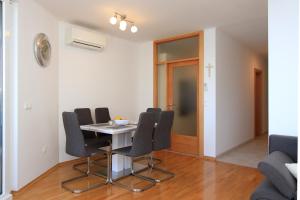 Posedenie v ubytovaní Luxury Omiš Apartment
