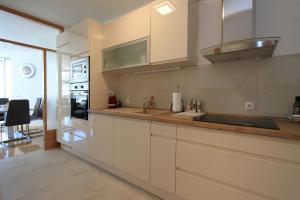 Kuchyňa alebo kuchynka v ubytovaní Luxury Omiš Apartment