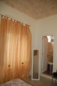 a bedroom with a shower curtain and a mirror at B&B Emily Brindisi in Brindisi