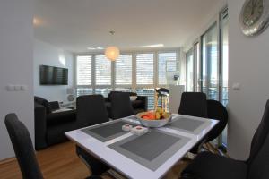 Televízia a/alebo spoločenská miestnosť v ubytovaní Luxury Omiš Apartment