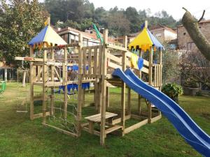 Zona de juegos infantil en Casa A Chairiña y A Revolta