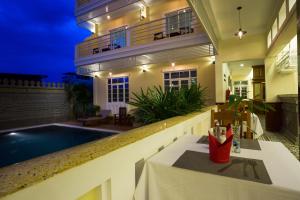 Bazén v ubytování Grand Bayon Siem Reap Hotel nebo v jeho okolí