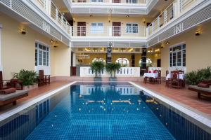 Bazén v ubytování Grand Bayon Siem Reap Hotel nebo v jeho okolí