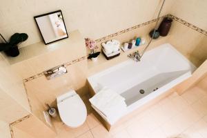Kúpeľňa v ubytovaní 3D Royal Castle Apartament + 19 fotografií