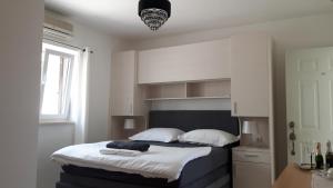 Postel nebo postele na pokoji v ubytování Apartmani Vidoš
