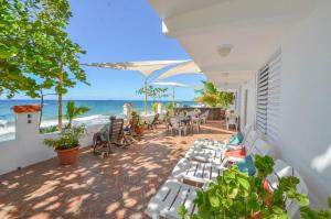 Gallery image of Coconut Palms Inn in Rincon