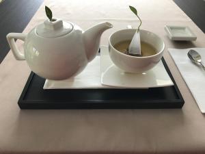 Příslušenství pro přípravu čaje a kávy v ubytování Hotel Alex