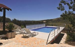 Bazén v ubytování Holiday home Ana nebo v jeho okolí