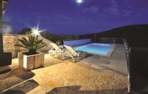 Bazén v ubytování Holiday home Ana nebo v jeho okolí