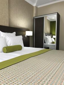 Postel nebo postele na pokoji v ubytování Hotel Alex