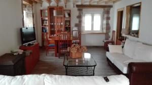 Televízia a/alebo spoločenská miestnosť v ubytovaní La Casa de Santa Olalla