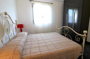 A bed or beds in a room at Casa vacanze gli ulivi