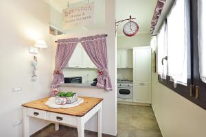 Una cocina o cocineta en B&B A Casa di Nonna Giovanna