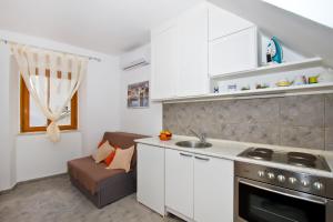 Kuchyň nebo kuchyňský kout v ubytování Apartment Center Marija