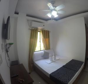 Postel nebo postele na pokoji v ubytování El Nido Royal Palm Inn