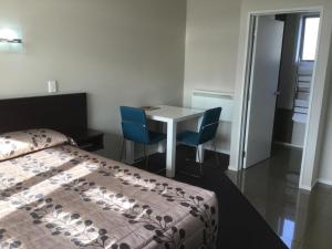 Postel nebo postele na pokoji v ubytování Aspree Motor Inn