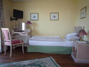 Postel nebo postele na pokoji v ubytování Hotel Behringer's Traube