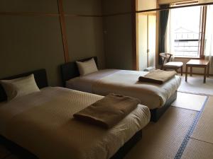 Kama o mga kama sa kuwarto sa Hotel Hirayunomori Annex