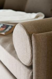 a close up of the arm of a couch at Casa Vacanze Samira in Fondachello