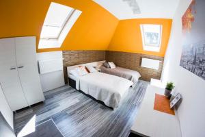 Posteľ alebo postele v izbe v ubytovaní Park Apartament